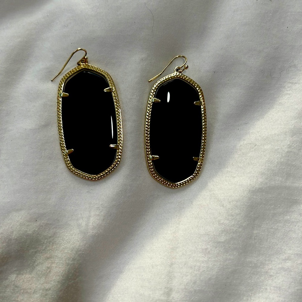 Kendra Scott Elle earrings